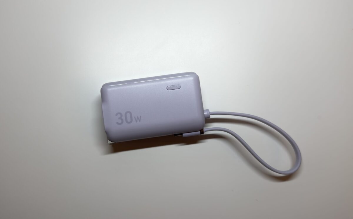 Anker Power Bank (30W, Fusion, Built-In USB-C ケーブル)パープルの写真