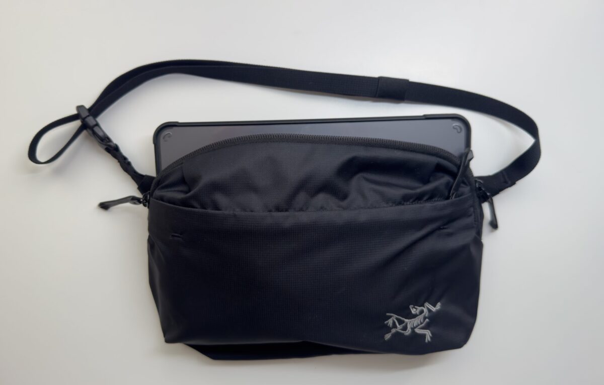 「Heliad Crossbody」にiPad Pro11インチを入れた