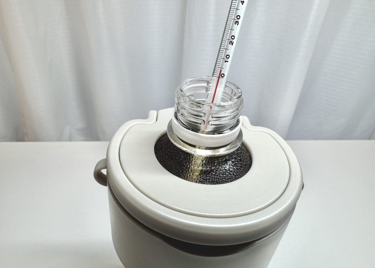 ペットボトルが結露している