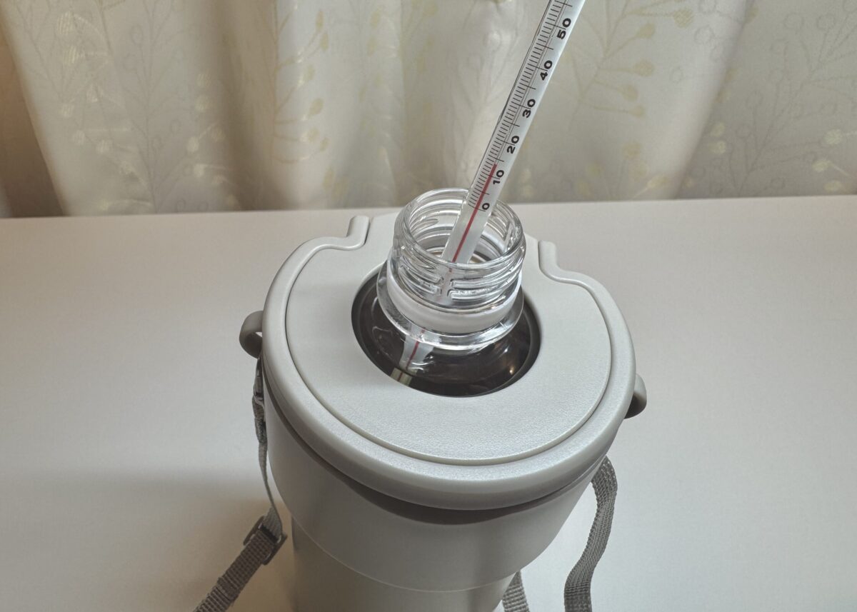 飲み物の中に温度計を入れた写真(7時間後)