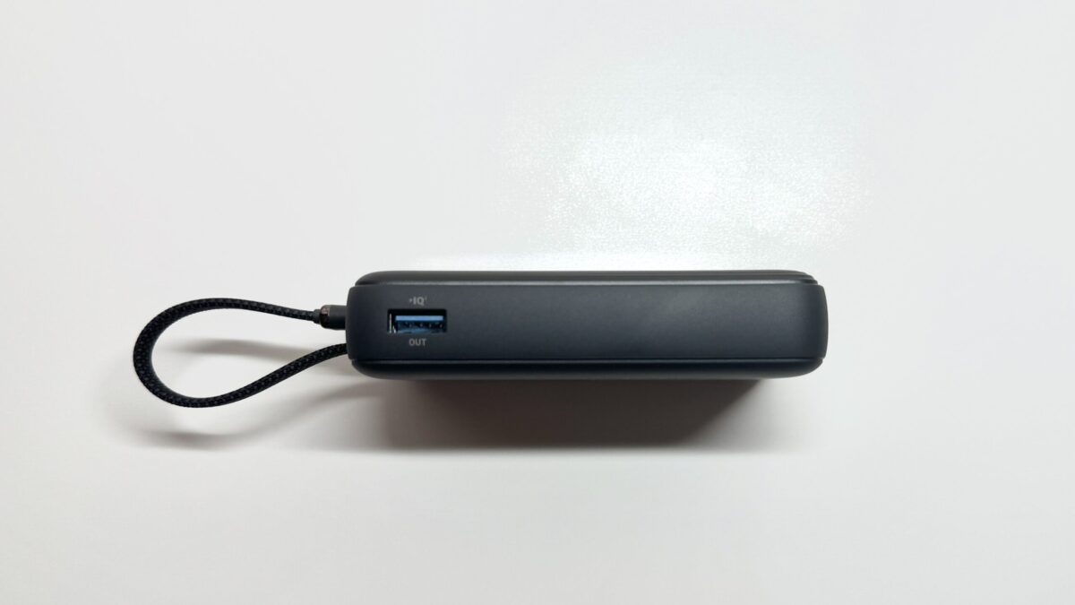 「Anker Zolo Power Bank」の横面