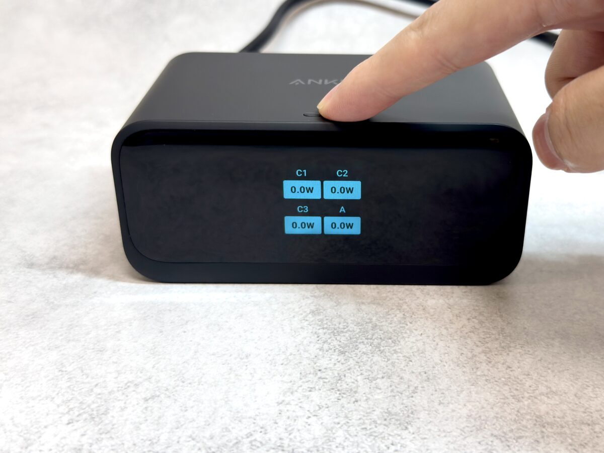 Anker Nano Charging Station前面モニター(個別出力画面)