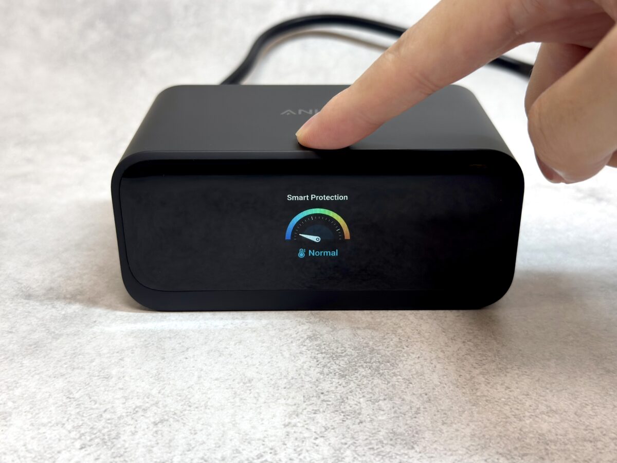 Anker Nano Charging Station前面モニター(温度管理画面)