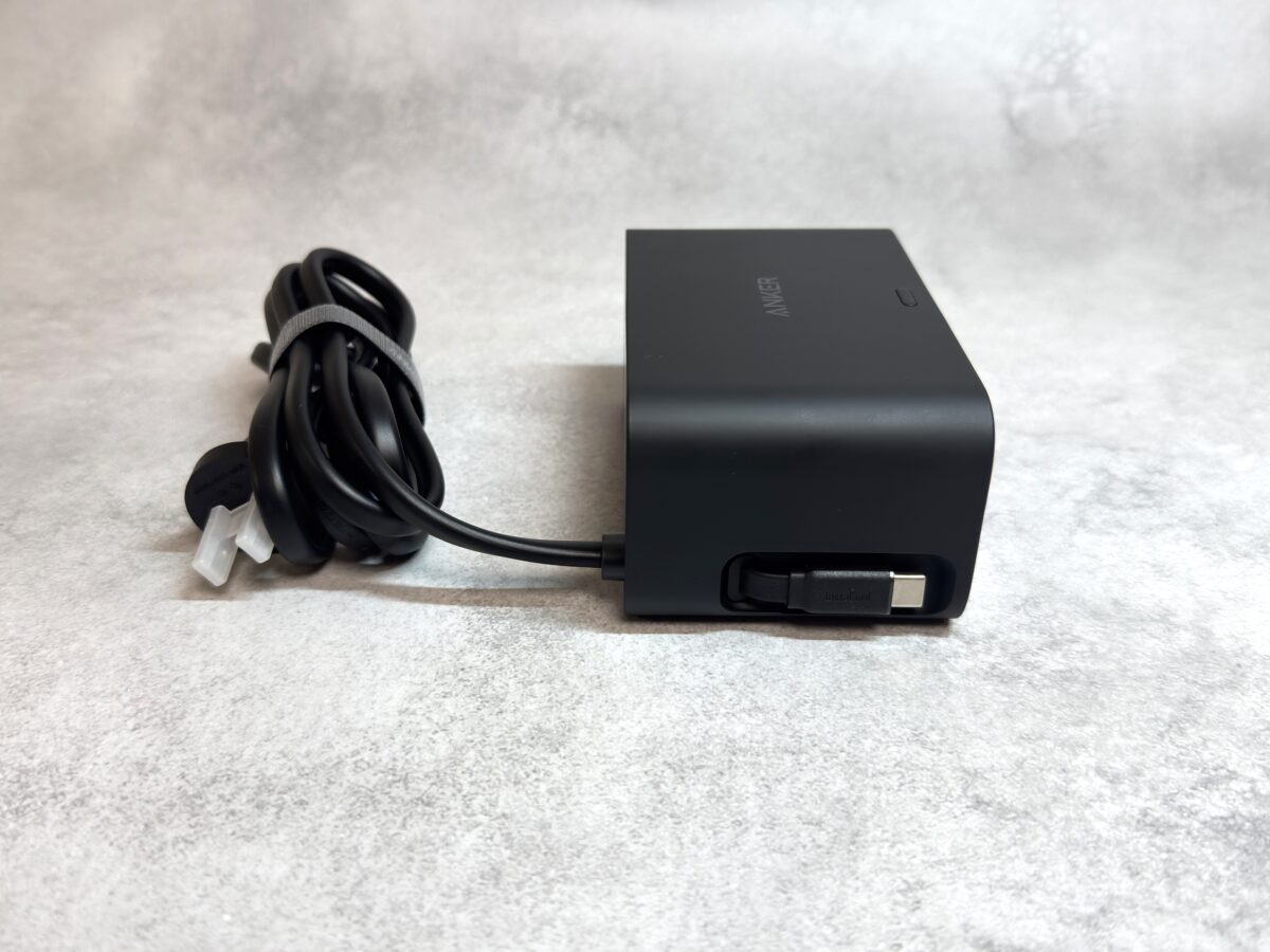 Anker Nano Charging Station本体左側面