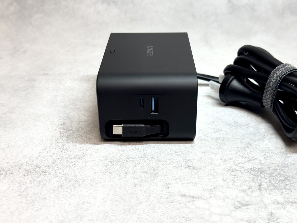 Anker Nano Charging Station本体右側面