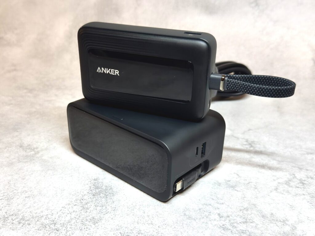 Anker Nano Charging Station本体とAnker Zolo Power Bank本体