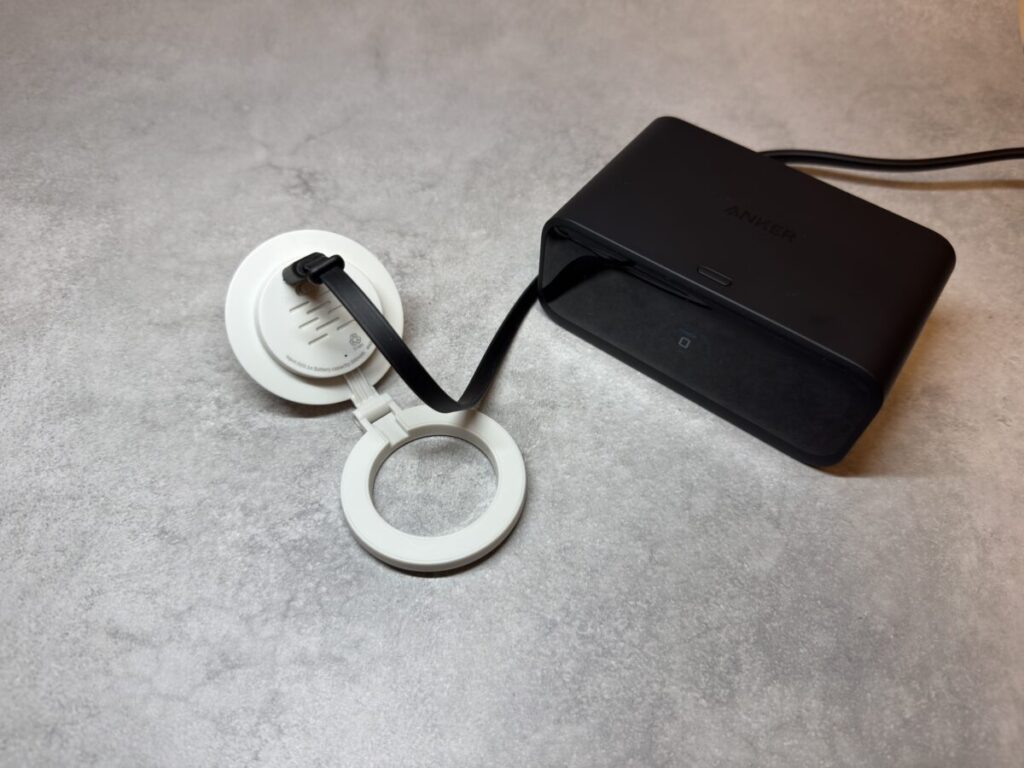 「マグネットスマホリングライト」をAnkerの充電器に接続