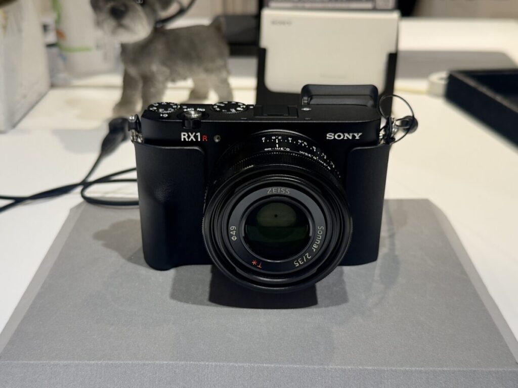 「RX1R III」と純正ボディケース