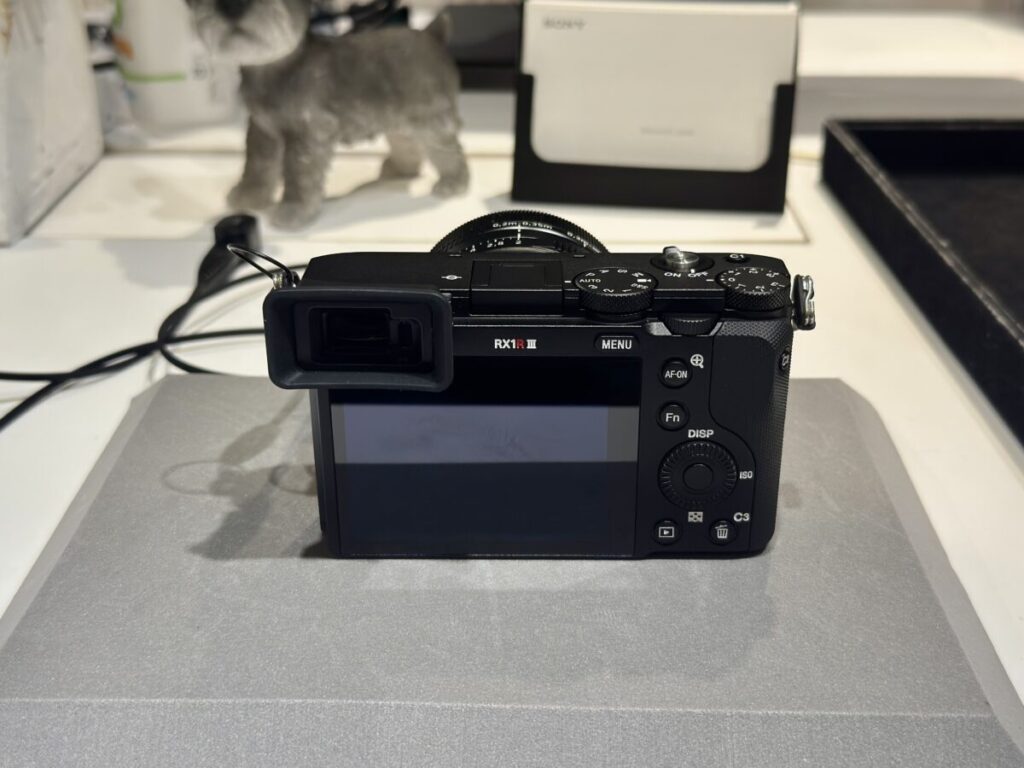 「RX1R III」本体(背面)