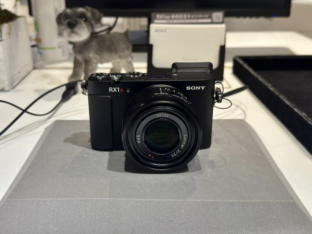 「RX1R III」本体(正面)