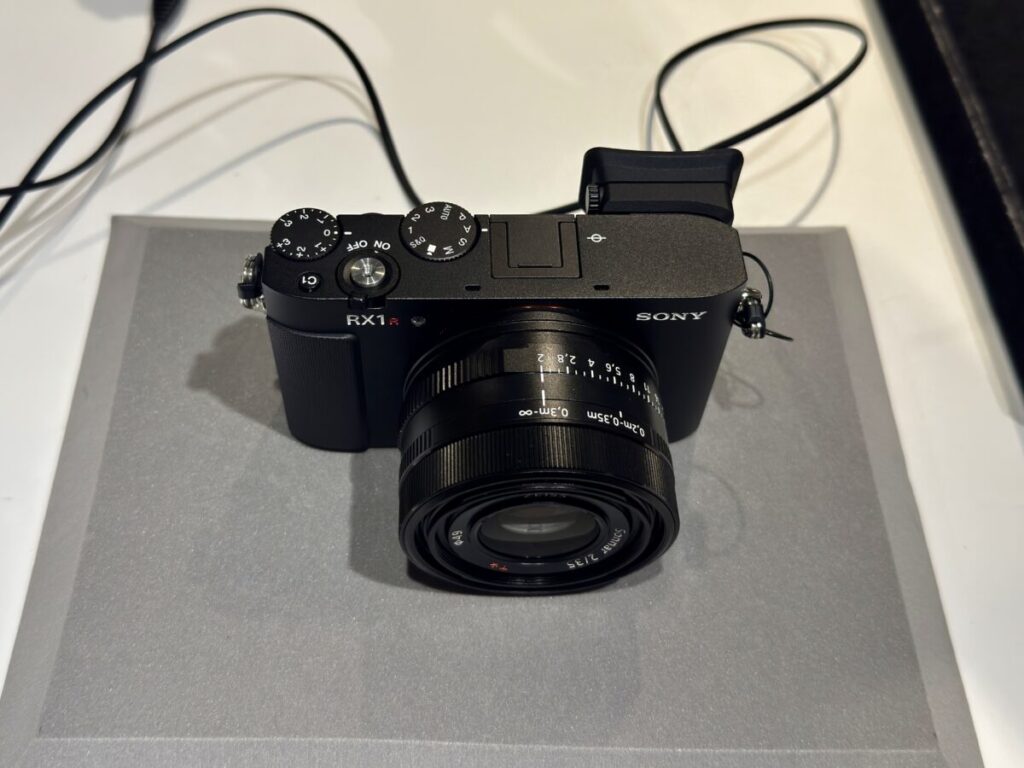 「RX1R III」本体(上から)