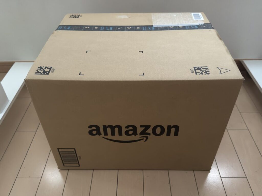 届いたAmazonの配送段ボール