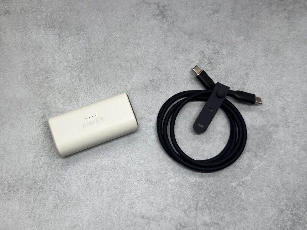 Anker Nano Power Bank (22.5W, Built-In USB-C Connector)本体とUSB-Cケーブル