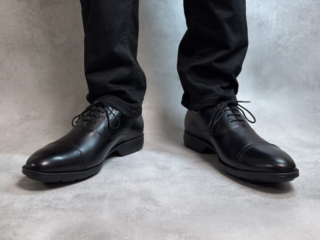 texcy luxe、TU-7774を黒スキニーと合わせて